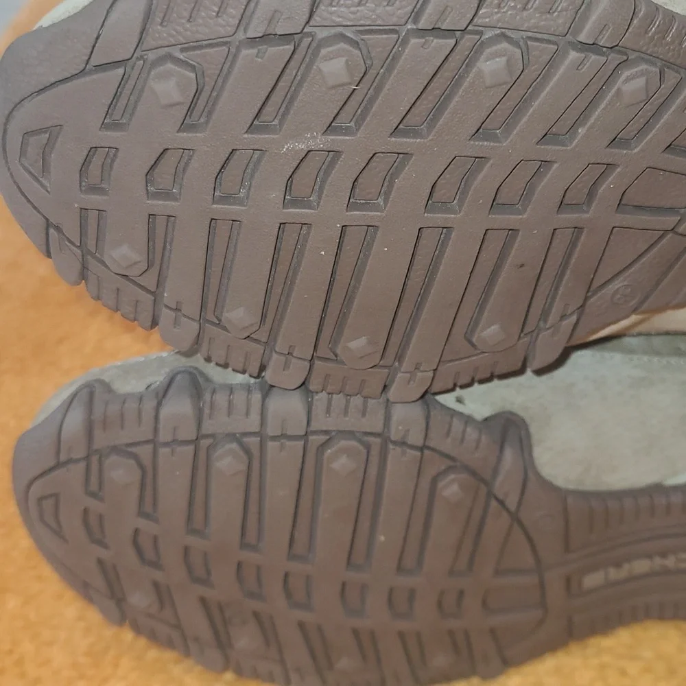 Skechers  Sz 8.5